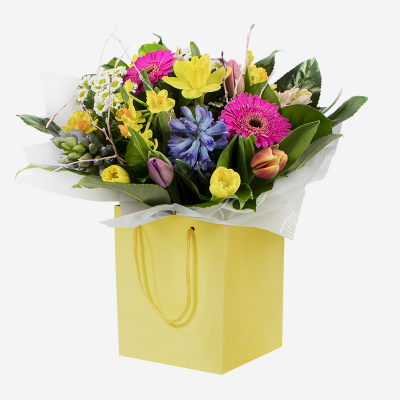 Meadow Fresh - A vibrant collection of fresh flowers with a touch of spring. Delivered in a complimentary gift box / bag. Make it a happy occasion and show how much you care.
